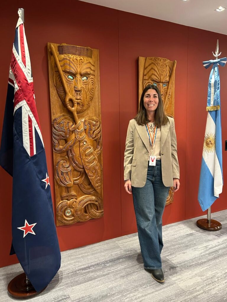 Cintia Pergolis en la Embajada de Nueva Zelanda